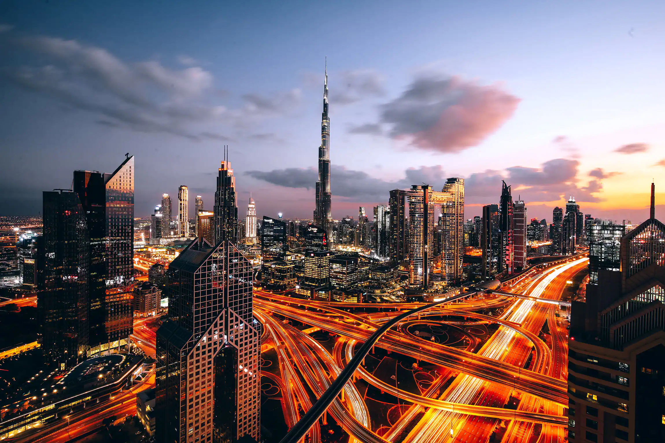 قوانين الاستثمار في دبي